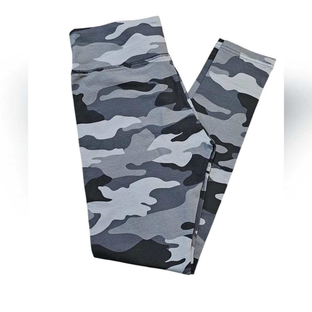Wild Fable - Gray and Black Camo High-Rise Legging NWT - Picture 2 of 4